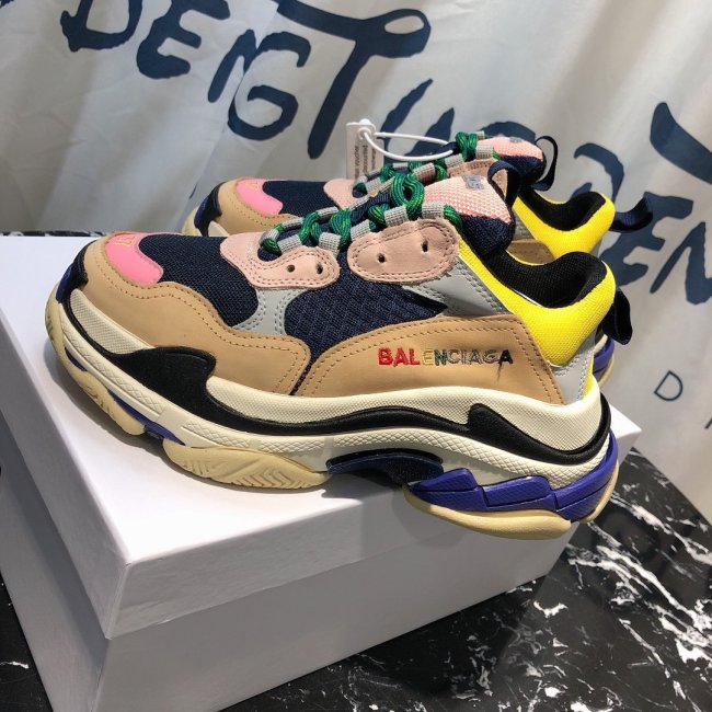 Balenciaga Mens Shoes Triple S Sneaker