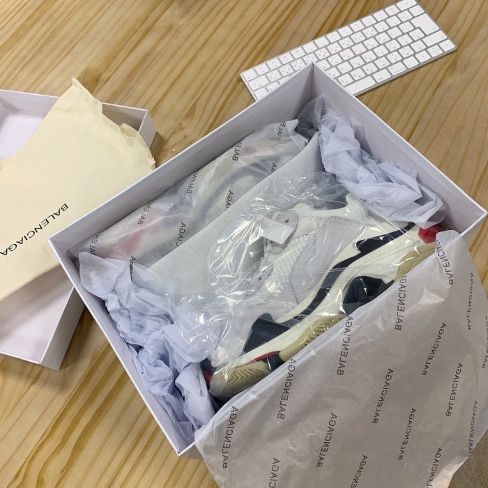 Balenciaga Mens Shoes Triple S Sneaker
