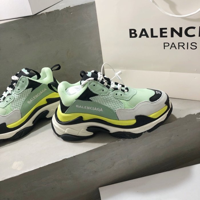 Balenciaga Mens Shoes Triple S Sneaker