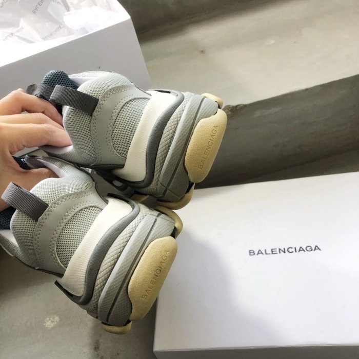 Balenciaga Mens Shoes Triple S Sneaker