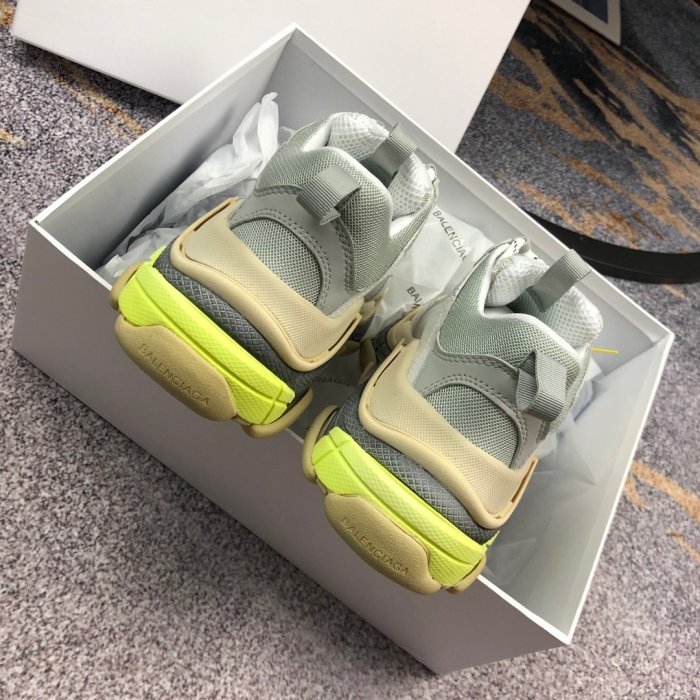 Balenciaga Mens Shoes Triple S Sneaker