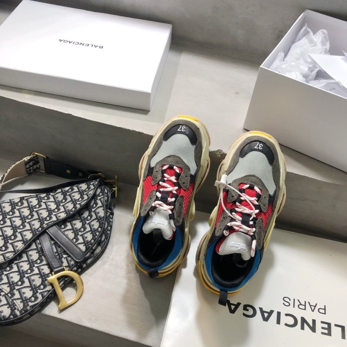 Balenciaga Mens Shoes Triple S Sneaker
