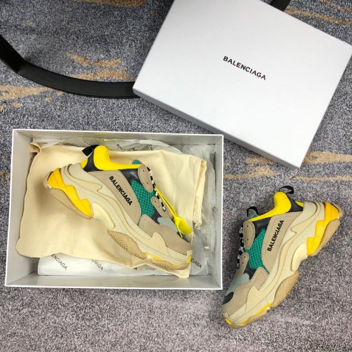 Balenciaga Mens Shoes Triple S Sneaker
