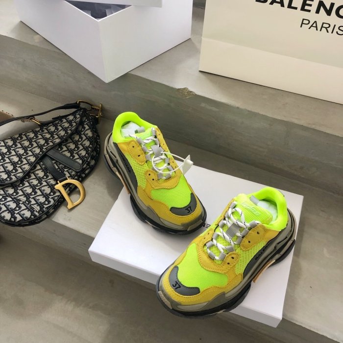 Balenciaga Mens Shoes Triple S Sneaker