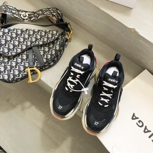 Balenciaga Mens Shoes Triple S Sneaker