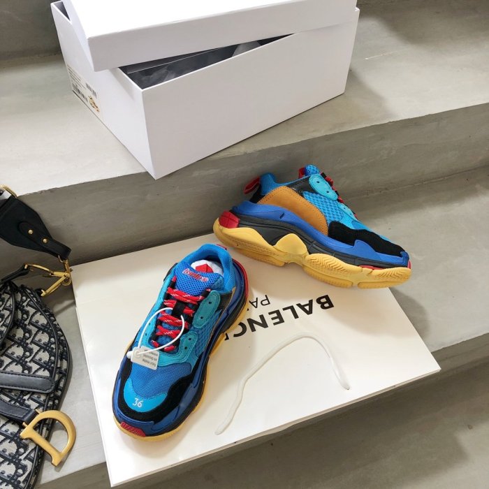 Balenciaga Mens Shoes Triple S Sneaker