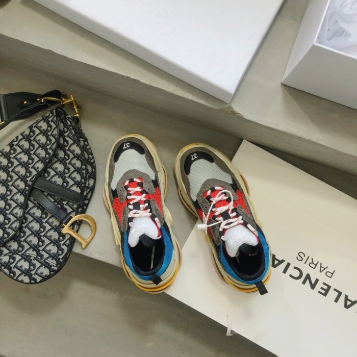 Balenciaga Mens Shoes Triple S Sneaker