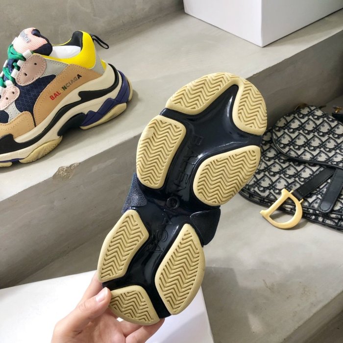 Balenciaga Mens Shoes Triple S Sneaker