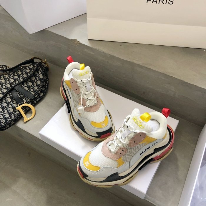 Balenciaga Mens Shoes Triple S Sneaker