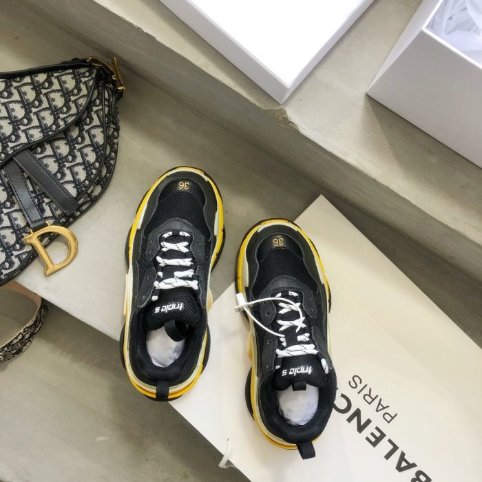 Balenciaga Mens Shoes Triple S Sneaker