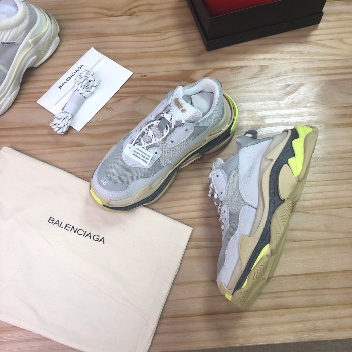 Balenciaga Mens Shoes Triple S Sneaker