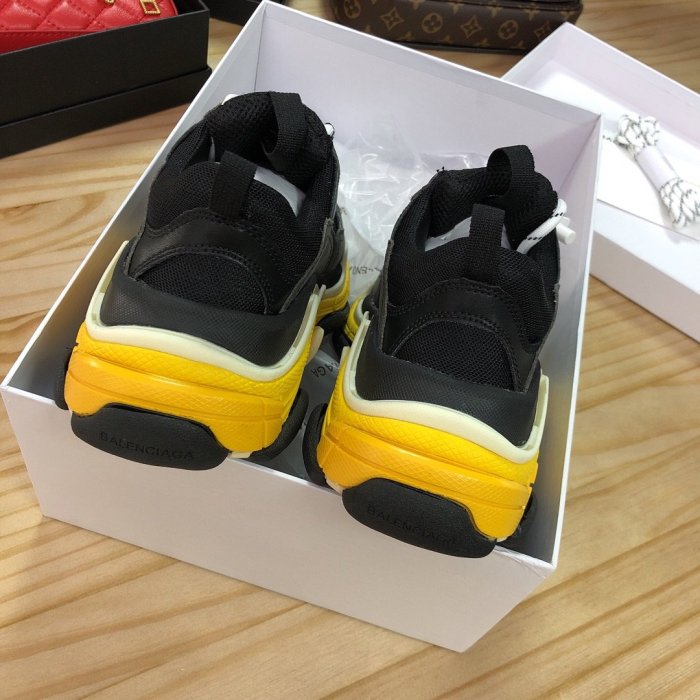 Balenciaga Mens Shoes Triple S Sneaker