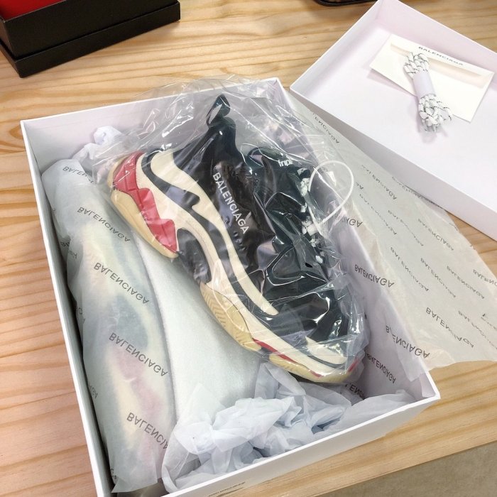 Balenciaga Mens Shoes Triple S Sneaker