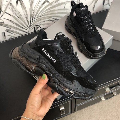 Balenciaga Mens Shoes Triple S Sneaker