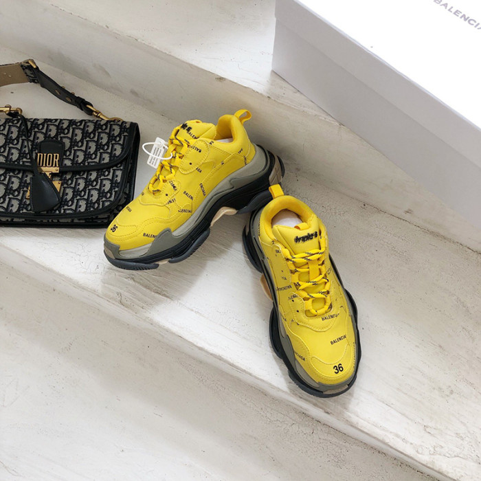 Balenciaga Mens Shoes Triple S Sneaker