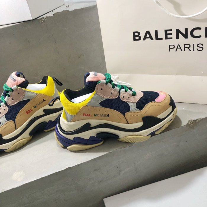 Balenciaga Mens Shoes Triple S Sneaker