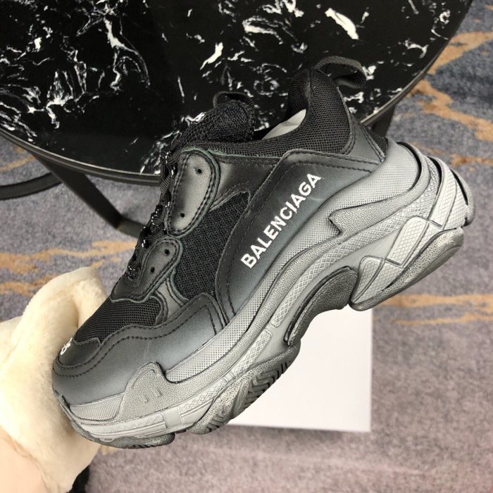 Balenciaga Mens Shoes Triple S Sneaker