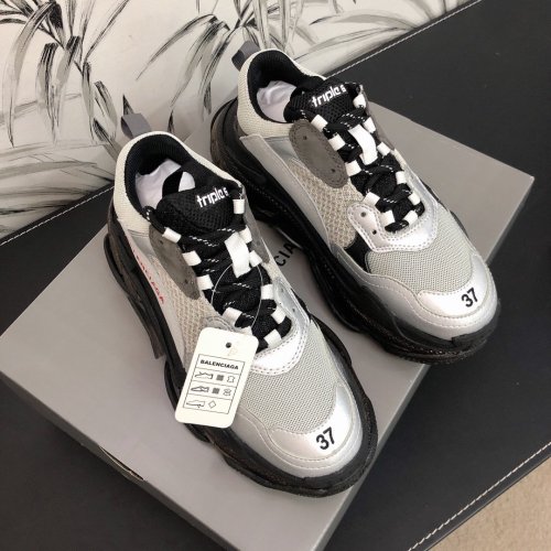 Balenciaga Mens Shoes Triple S Sneaker