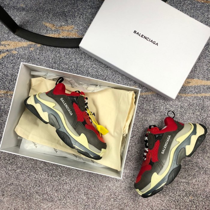Balenciaga Mens Shoes Triple S Sneaker