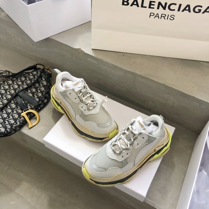 Balenciaga Mens Shoes Triple S Sneaker