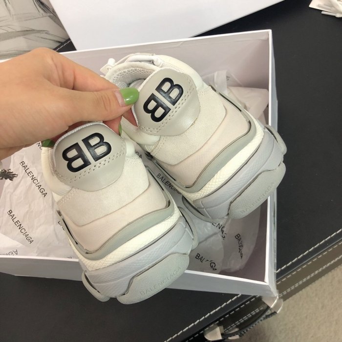 Balenciaga Mens Shoes Triple S Sneaker