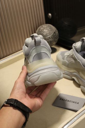 Balenciaga Womens Shoes Breathable Design Sneakers Luxury Brand Triple S Sneaker