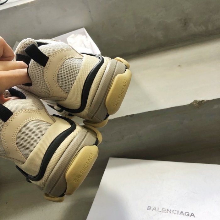 Balenciaga Mens Shoes Triple S Sneaker