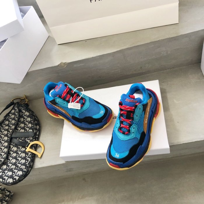 Balenciaga Mens Shoes Triple S Sneaker