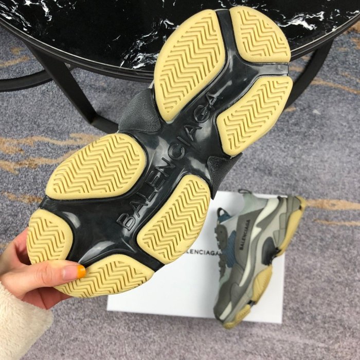 Balenciaga Mens Shoes Triple S Sneaker
