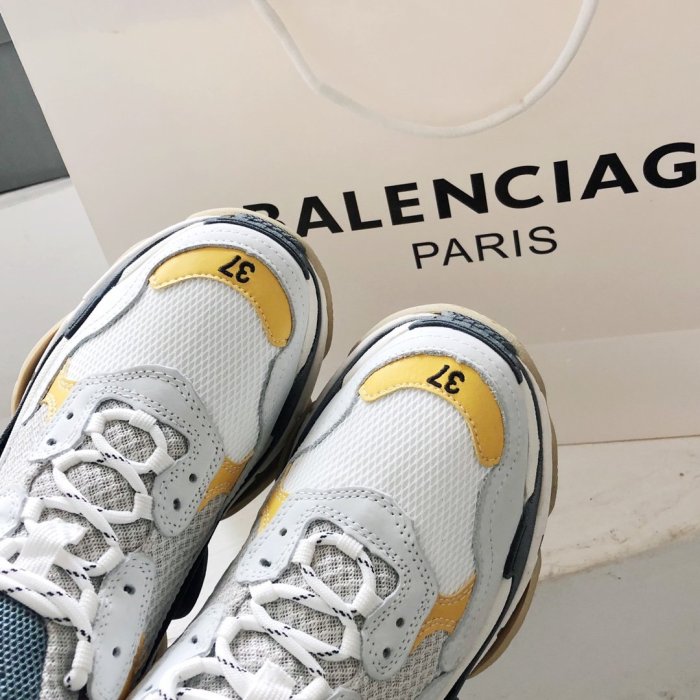 Balenciaga Mens Shoes Triple S Sneaker