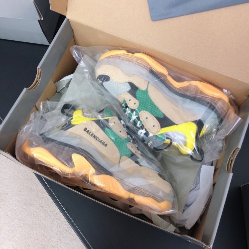 Balenciaga Mens Shoes Triple S Sneaker