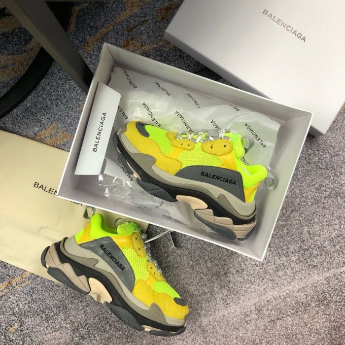 Balenciaga Mens Shoes Triple S Sneaker