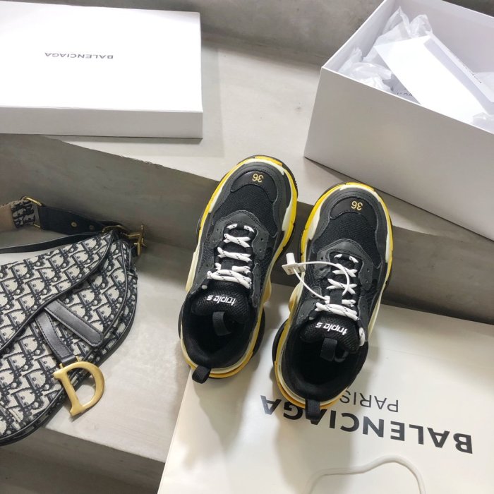 Balenciaga Mens Shoes Triple S Sneaker