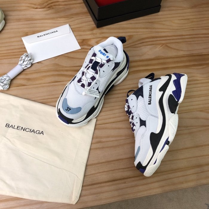 Balenciaga Mens Shoes Triple S Sneaker