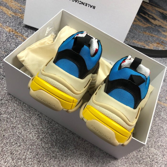 Balenciaga Mens Shoes Triple S Sneaker