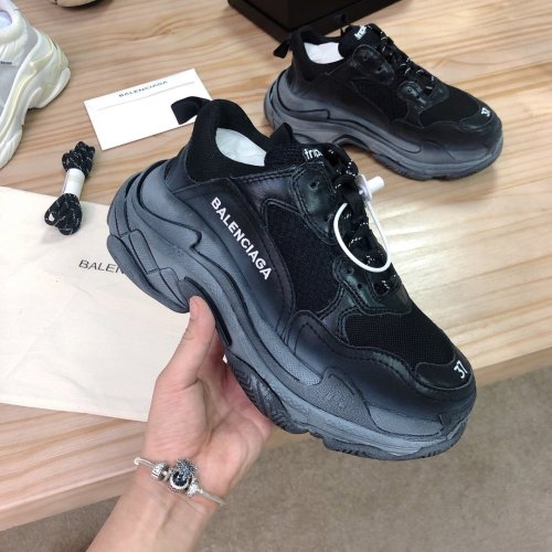 Balenciaga Mens Shoes Triple S Sneaker