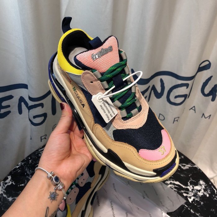 Balenciaga Mens Shoes Triple S Sneaker
