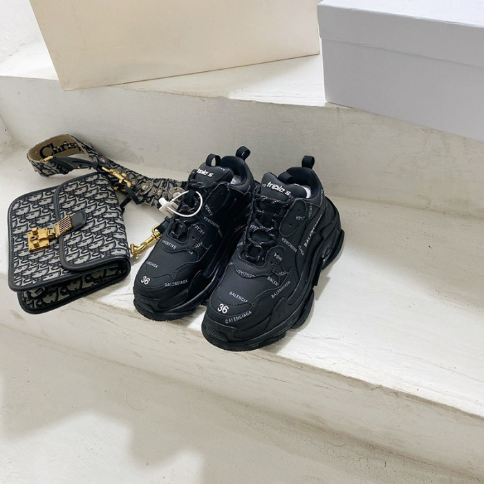 Balenciaga Mens Shoes Triple S Sneaker