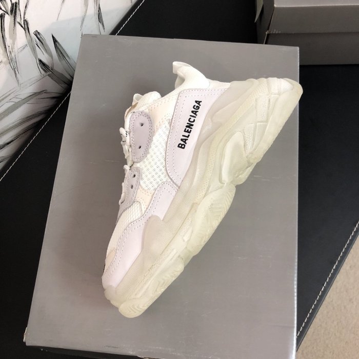 Balenciaga Mens Shoes Triple S Sneaker