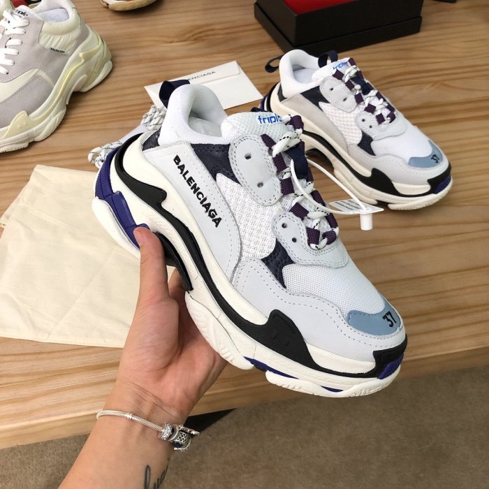 Balenciaga Mens Shoes Triple S Sneaker