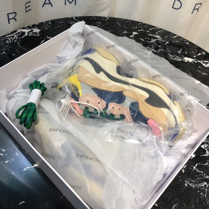 Balenciaga Mens Shoes Triple S Sneaker