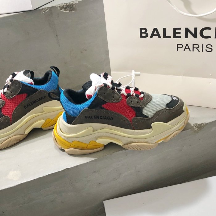Balenciaga Mens Shoes Triple S Sneaker