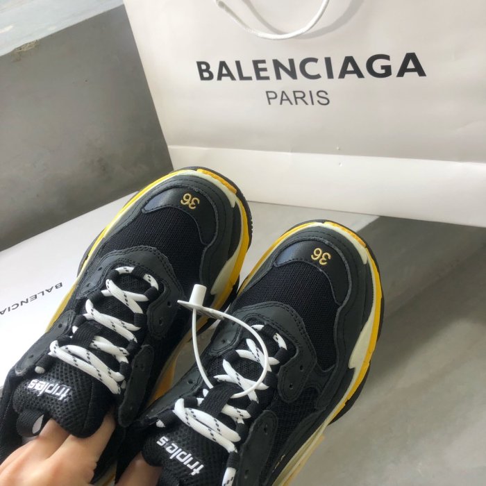 Balenciaga Mens Shoes Triple S Sneaker