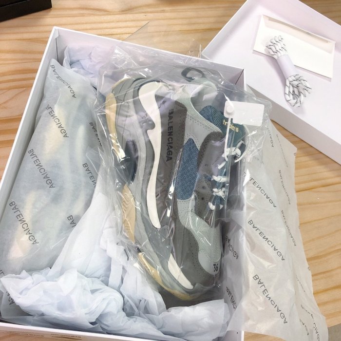 Balenciaga Mens Shoes Triple S Sneaker