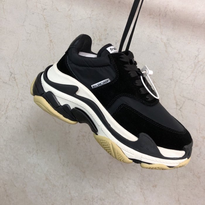 Balenciaga Mens Shoes Triple S Sneaker