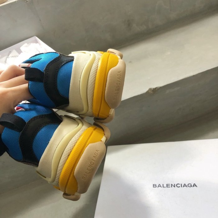 Balenciaga Mens Shoes Triple S Sneaker