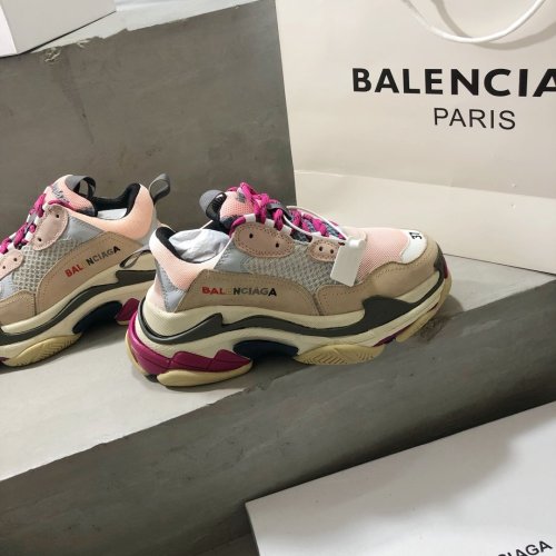 Balenciaga Mens Shoes Triple S Sneaker