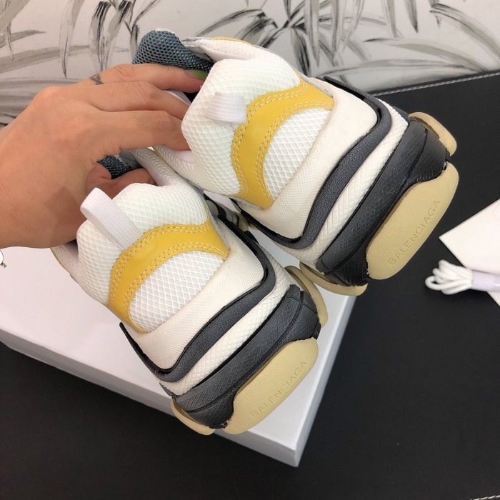 Balenciaga Mens Shoes Triple S Sneaker