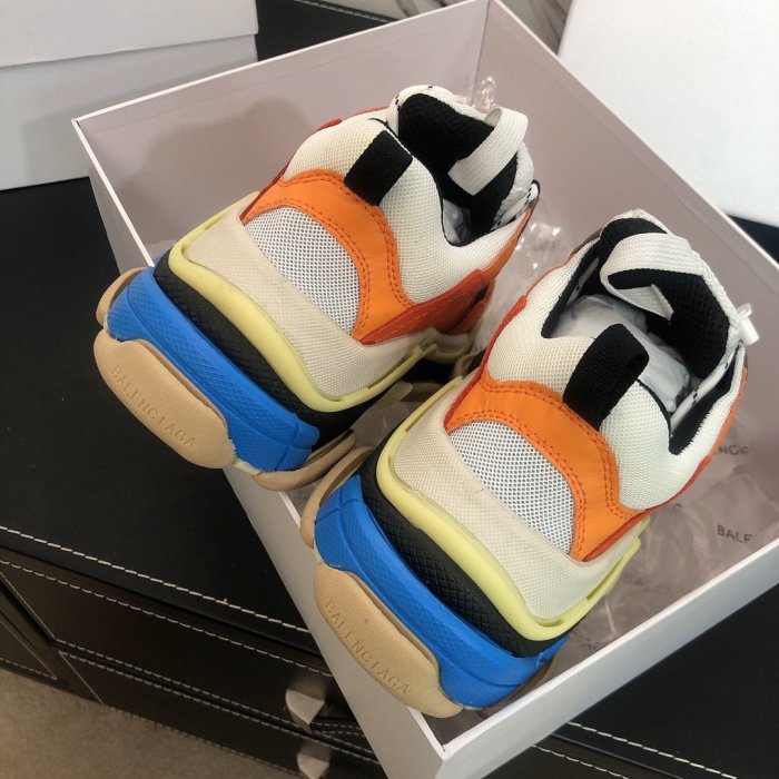 Balenciaga Mens Shoes Triple S Sneaker
