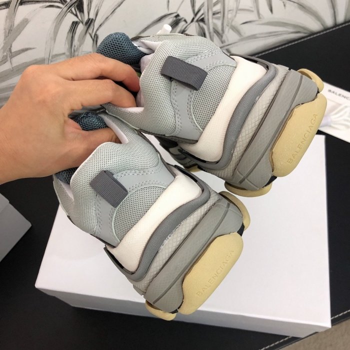 Balenciaga Mens Shoes Triple S Sneaker